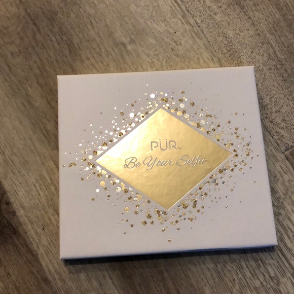 Pur Eyeshadow Pallet - Picture 5 of 5